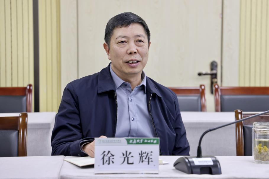 徐光辉对莫路锋一行的来访表示欢迎,并简要介绍了学校信息化建设概况.